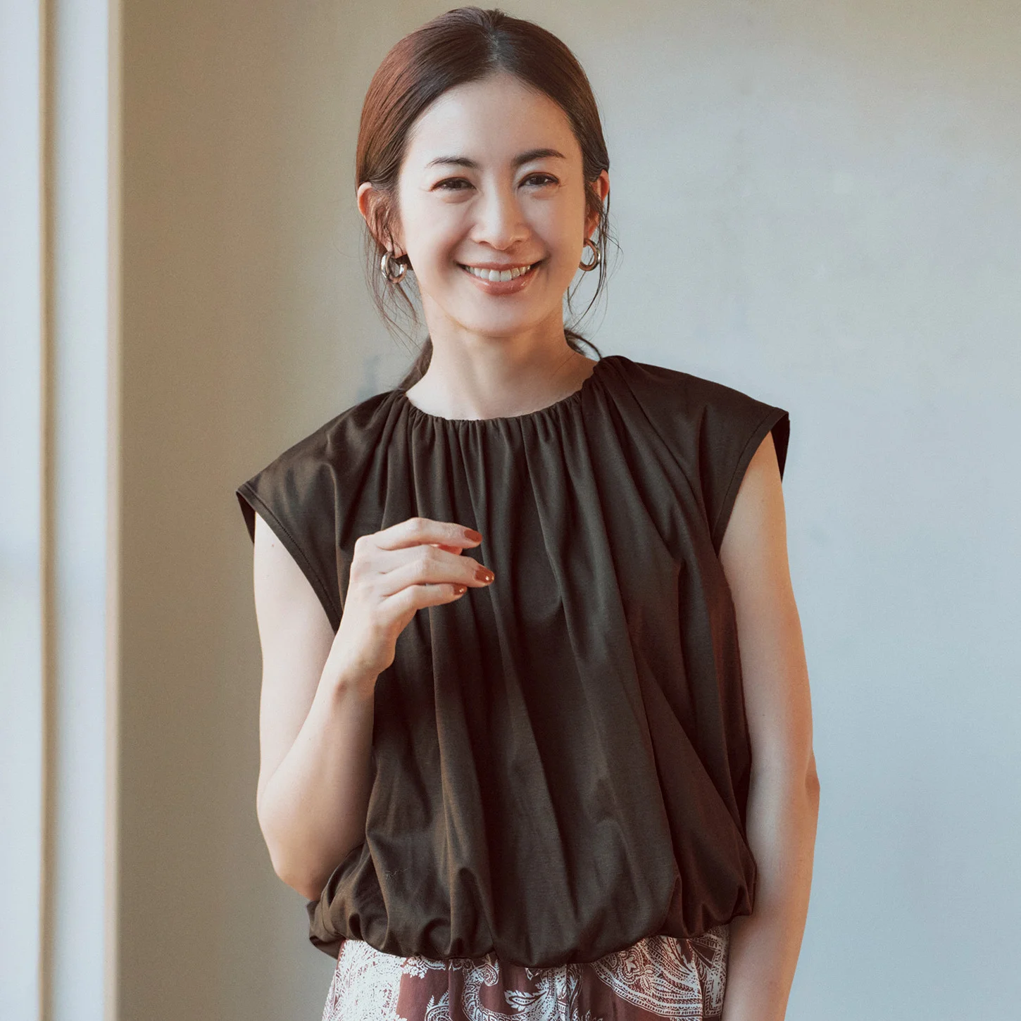 「夏の大人トップス10選」高機能素材や大人が似合うカラーのアイテムを厳選