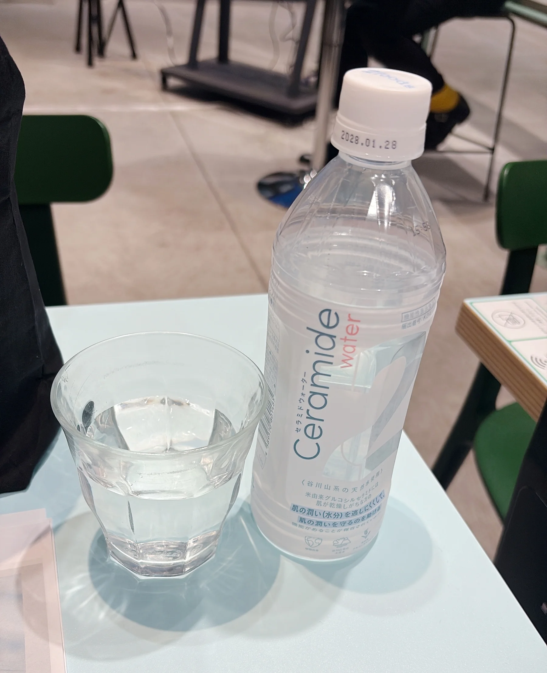 発表会の写真　2Water Ceramide［機能性表示食品］500mL ￥184／Two inc.　2foods（トゥーフーズ）