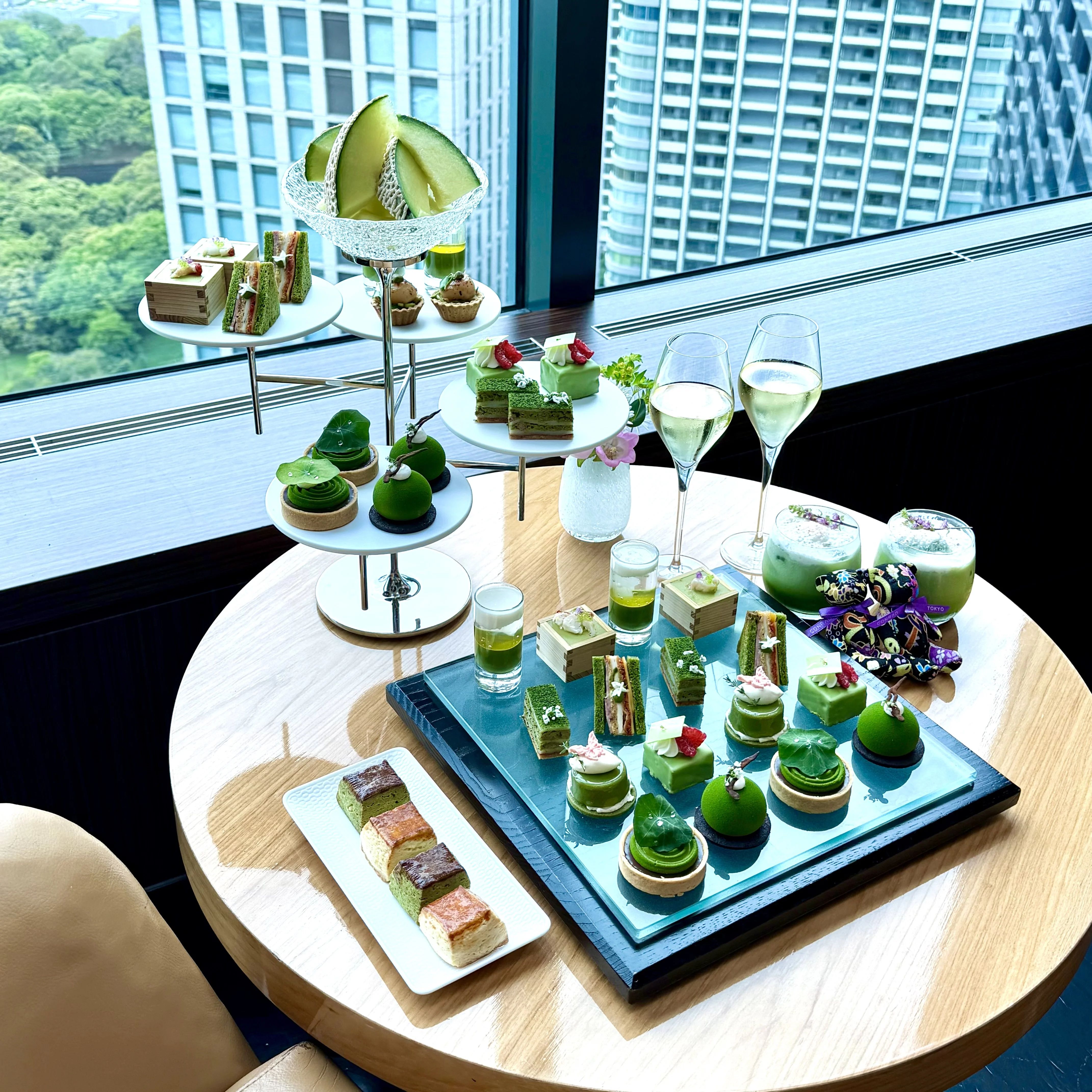【コンラッド東京】抹茶と香りに癒やされる、初夏のアフタヌーンティー