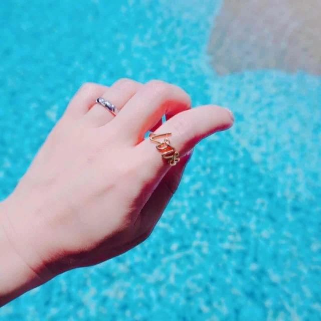 一本でも程よい存在感のあるラブリング。