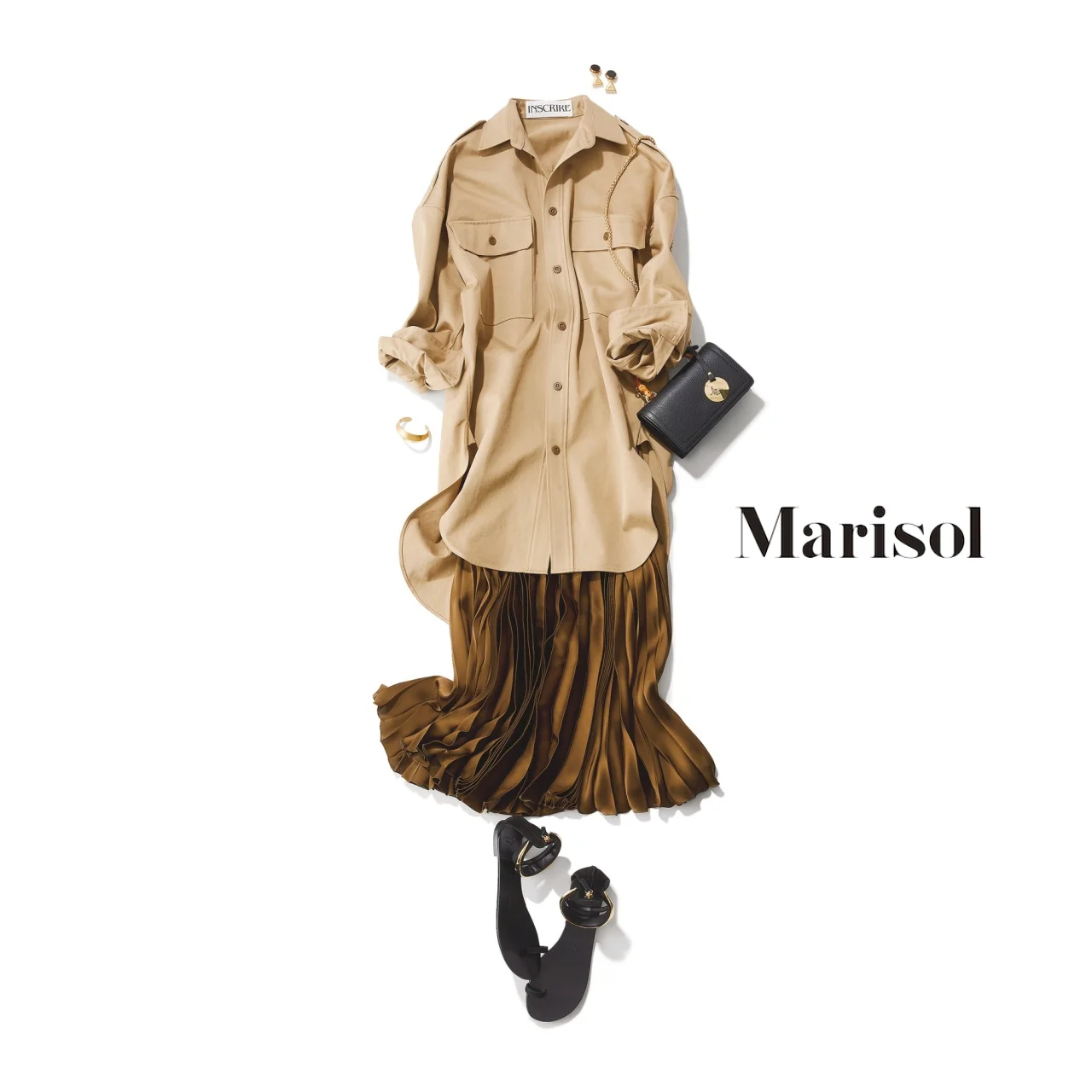 40代ファッション ベージュロングシャツ×ブラウンプリーツスカートコーデ