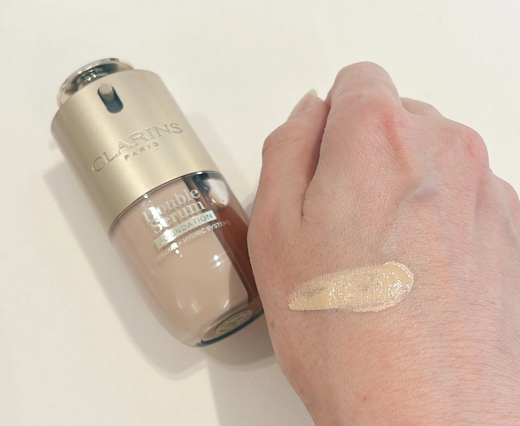 2026　新作コスメ　クラランス　ダブルセーラムファンデーション　実際の中身の写真