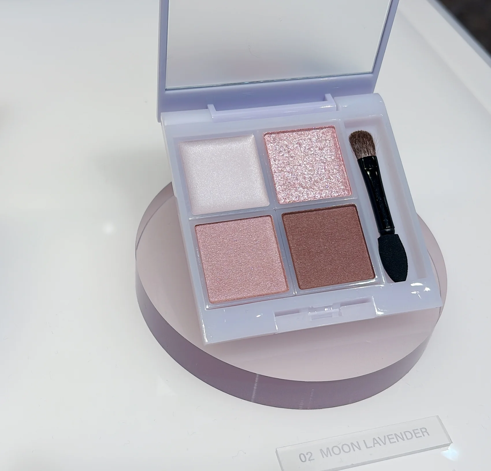 イフウ アイハーモニーパレット 全２種 各￥2860／コージー本舗＜４月23日（木）発売＞　新作コスメ　千吉良恵子　ifoo 発表会　森絵梨佳　02　ムーンラベンダー　写真は02 ムーンラベンダー。儚くやさしい印象に！