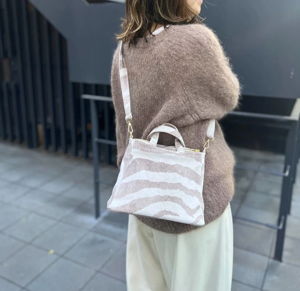 これぞシンプルコーデの救世主！　ゼブラ柄バッグ【Marisolスタッフの自腹買い】