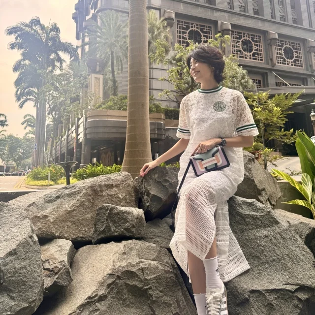 adidasのシルバースニーカー×白フリルソックスでつくる夏の甘辛コーデ_1_7