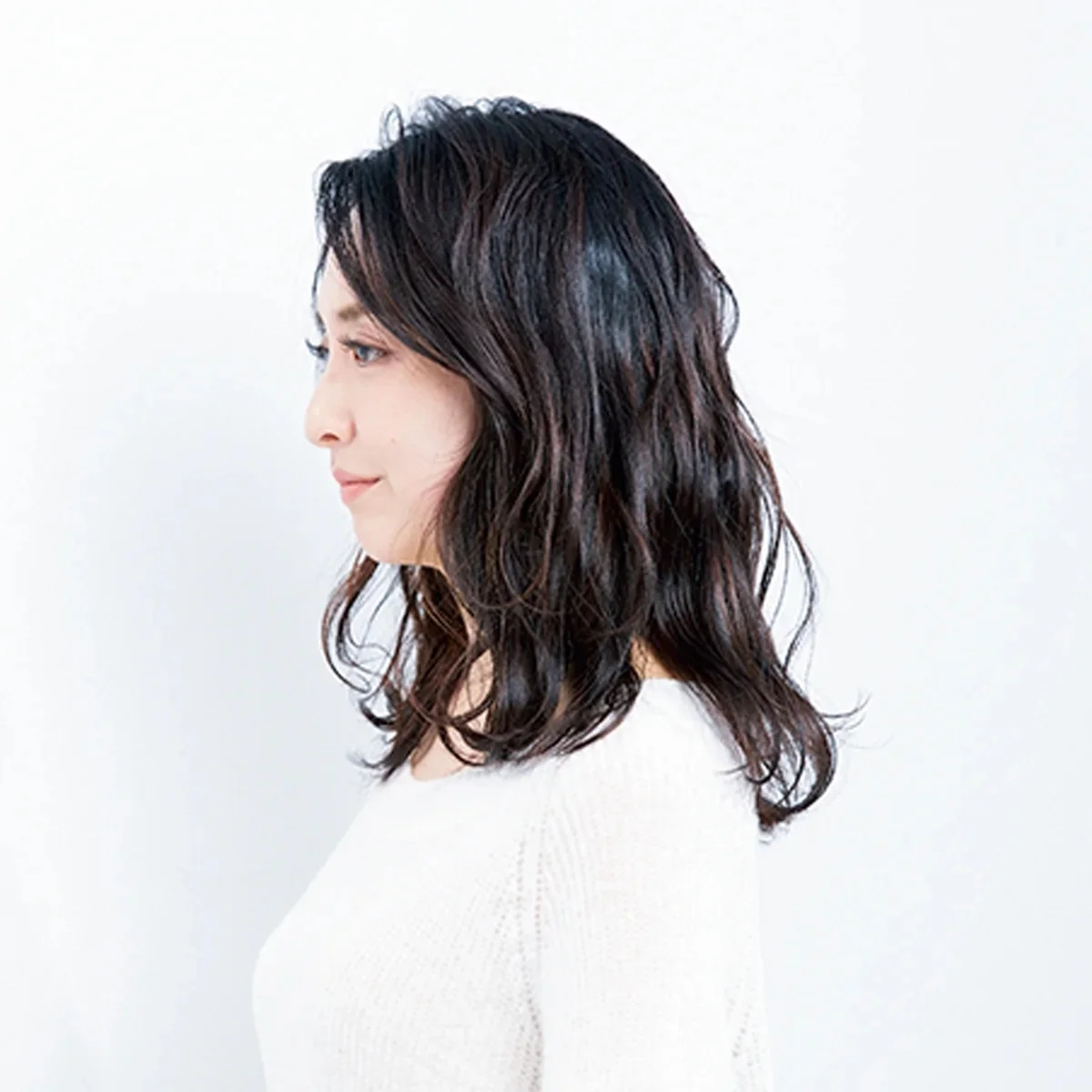 横から見た　人気ミディアムヘアスタイル8位の髪型