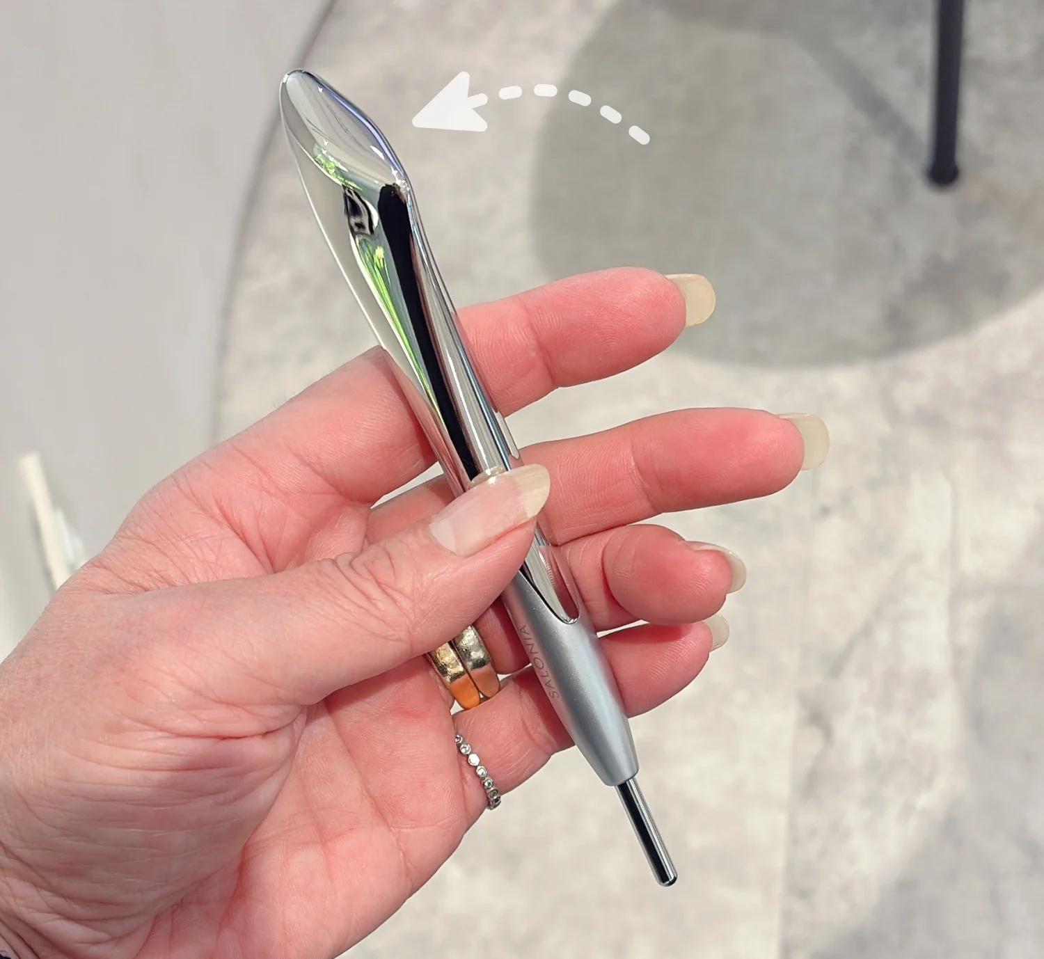 2026　新作　美顔器　サロニア フェイスカレントポインター　親指状カッサでプロの手技を再現