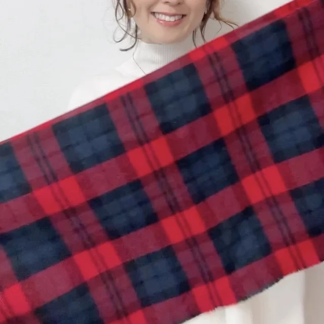 ①縦に半分に折る