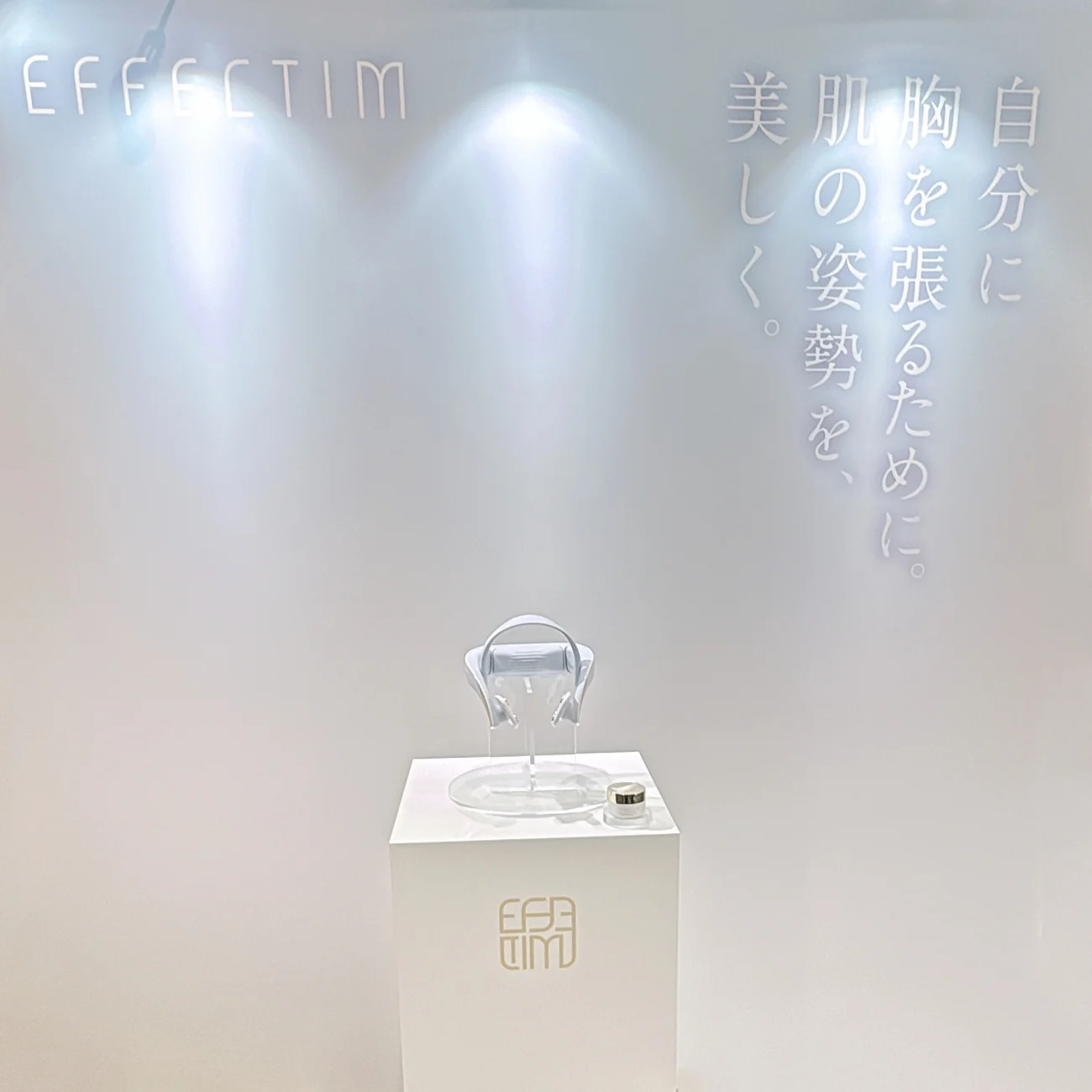 2025 EFFECTIM エフェクティム クイック フェイシャル トレーナー 新作 美顔器 発表会のディスプレイ