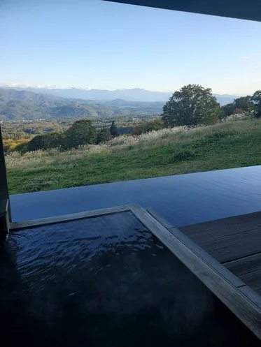  赤倉観光ホテルの部屋の露天風呂から眺める景色