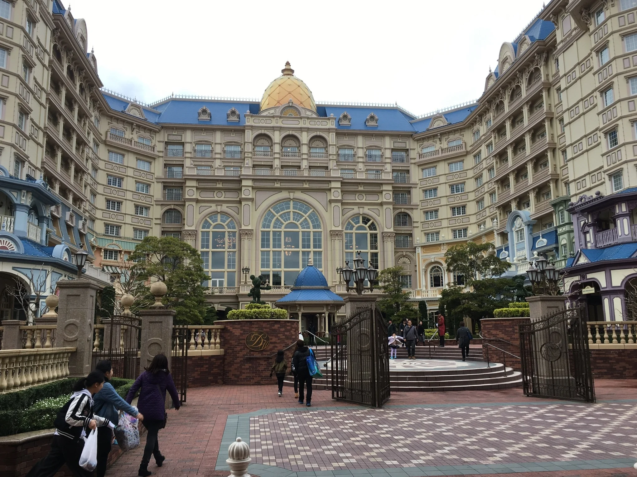 Disneyland Hotel 