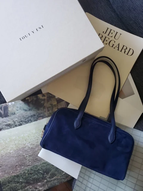 TOUT Y EST 日本限定 ロケスモールバッグ ネイビー スエード