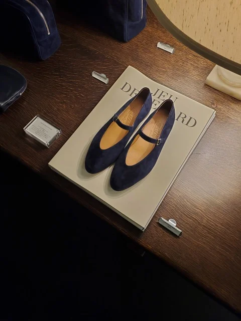 TOUT Y EST 日本限定 ロケスモールバッグ ネイビー スエード