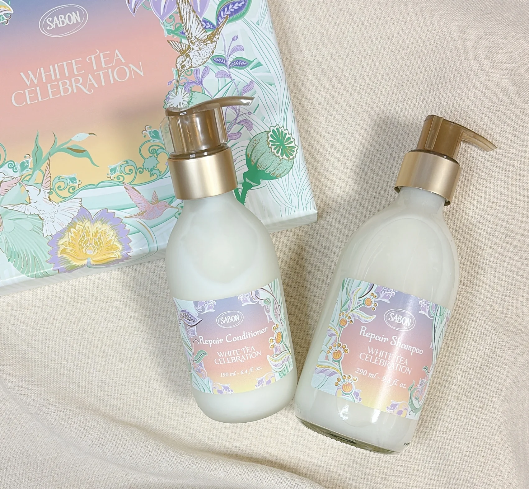 SABON　ヘアケア　限定品　リペアシャンプー　290g、リペアコンディショナー 190mL ホワイトティー・セレブレーション　各￥3960／SABON Japan＜４月２日（木）数量限定発売＞