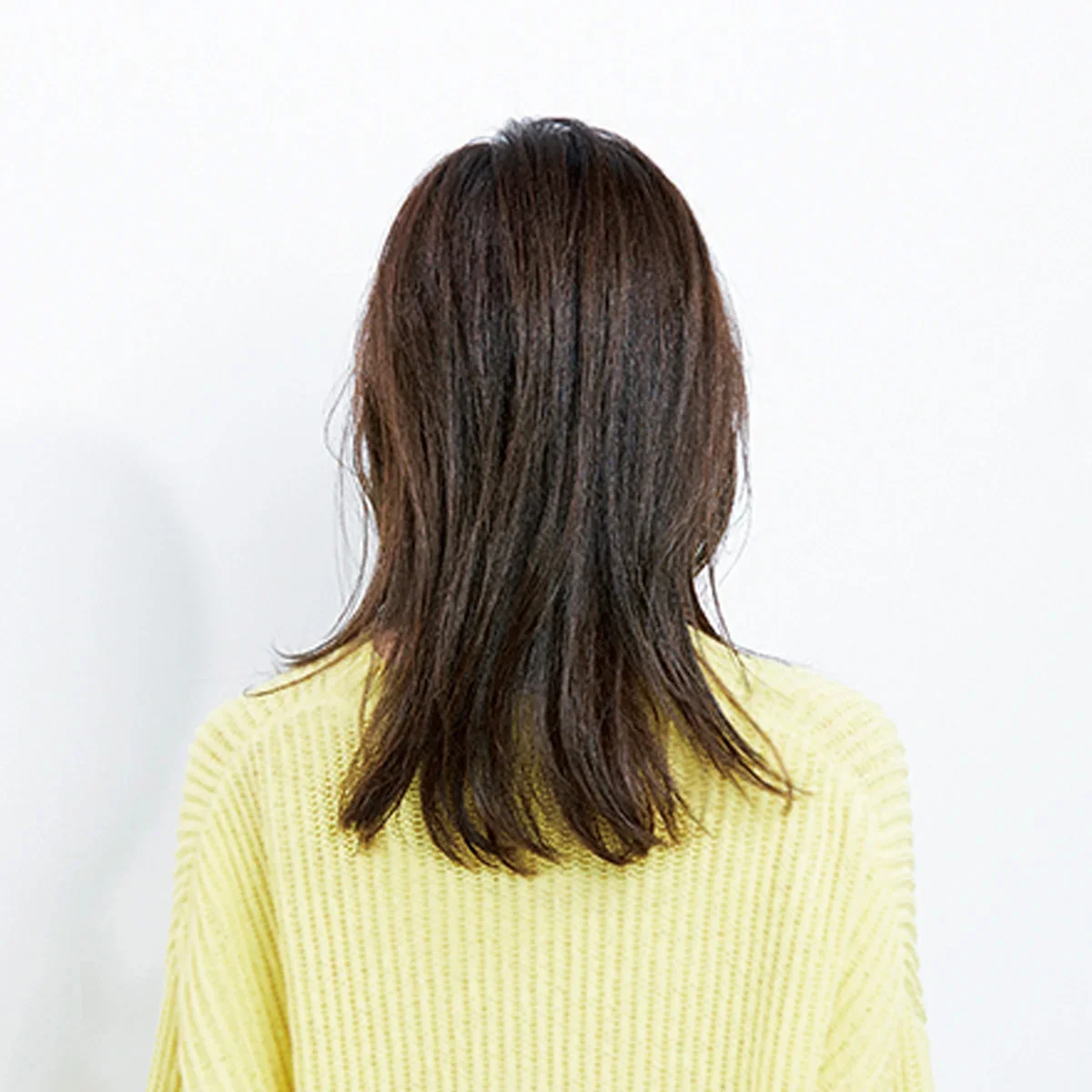 うしろから見た人気ロングヘアスタイル4位の髪型