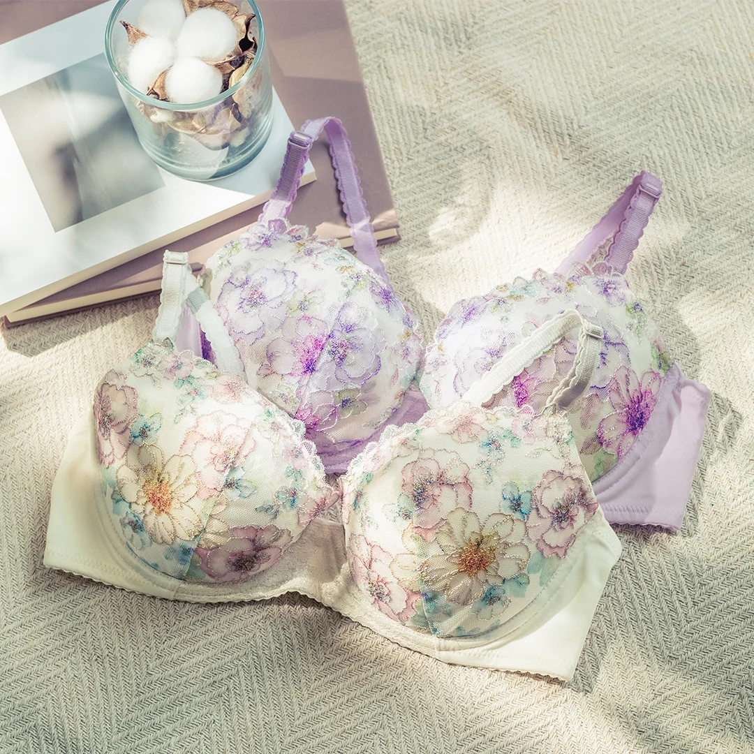 毎日つけたい“THE 王道ブラ”。美女組が「Wing」名品ブラジャーの魅力を徹底検証