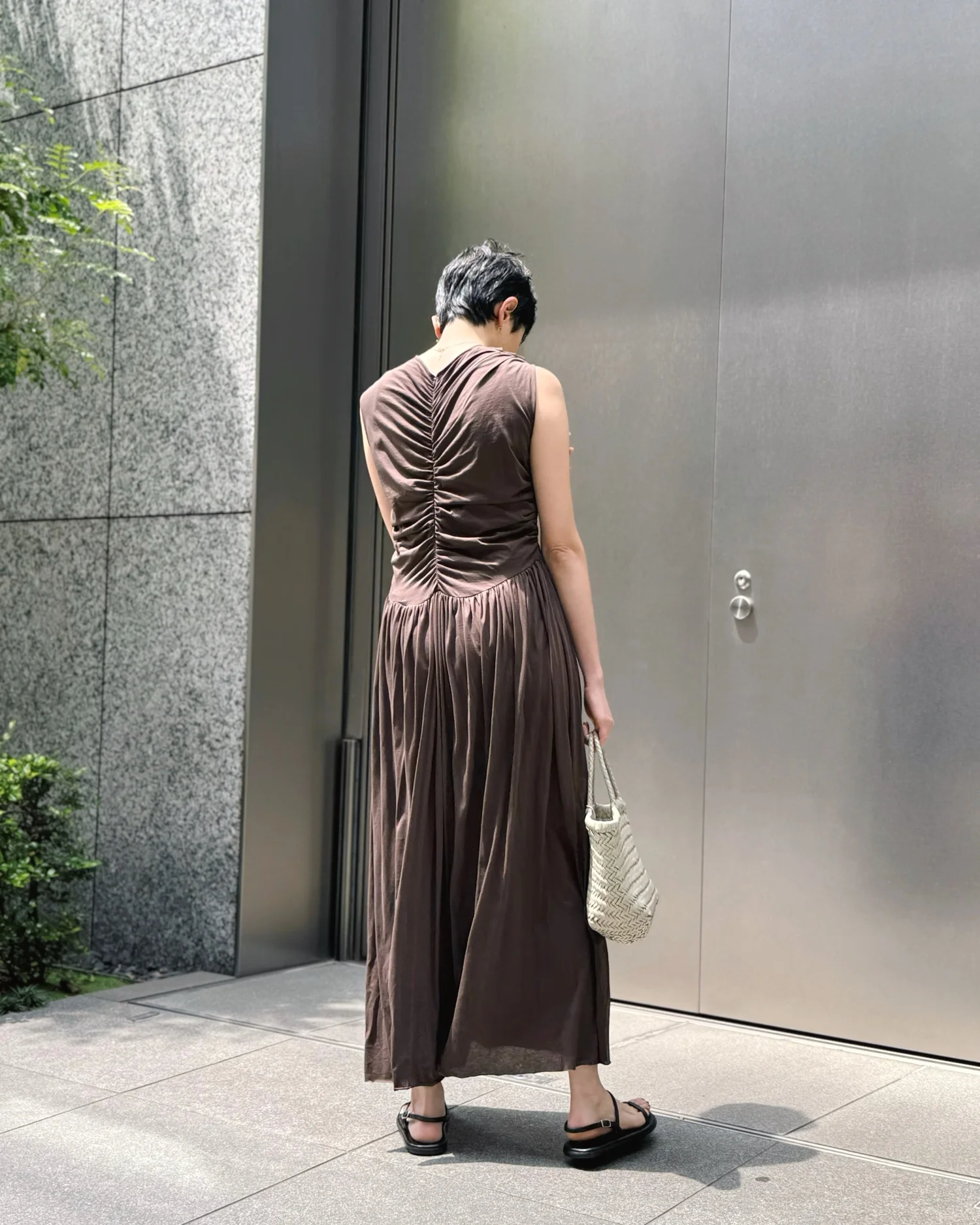 アンスクリアのワンピースの背面　Light jersey Dress