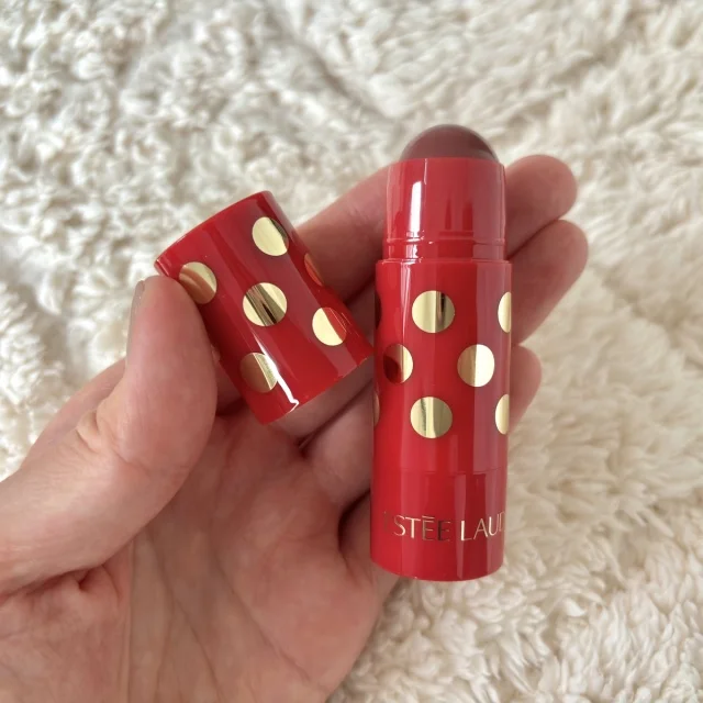 リボン型の刻印リップ＆ナイトリペア入り！エスティーローダーコフレ2025_1_7-1