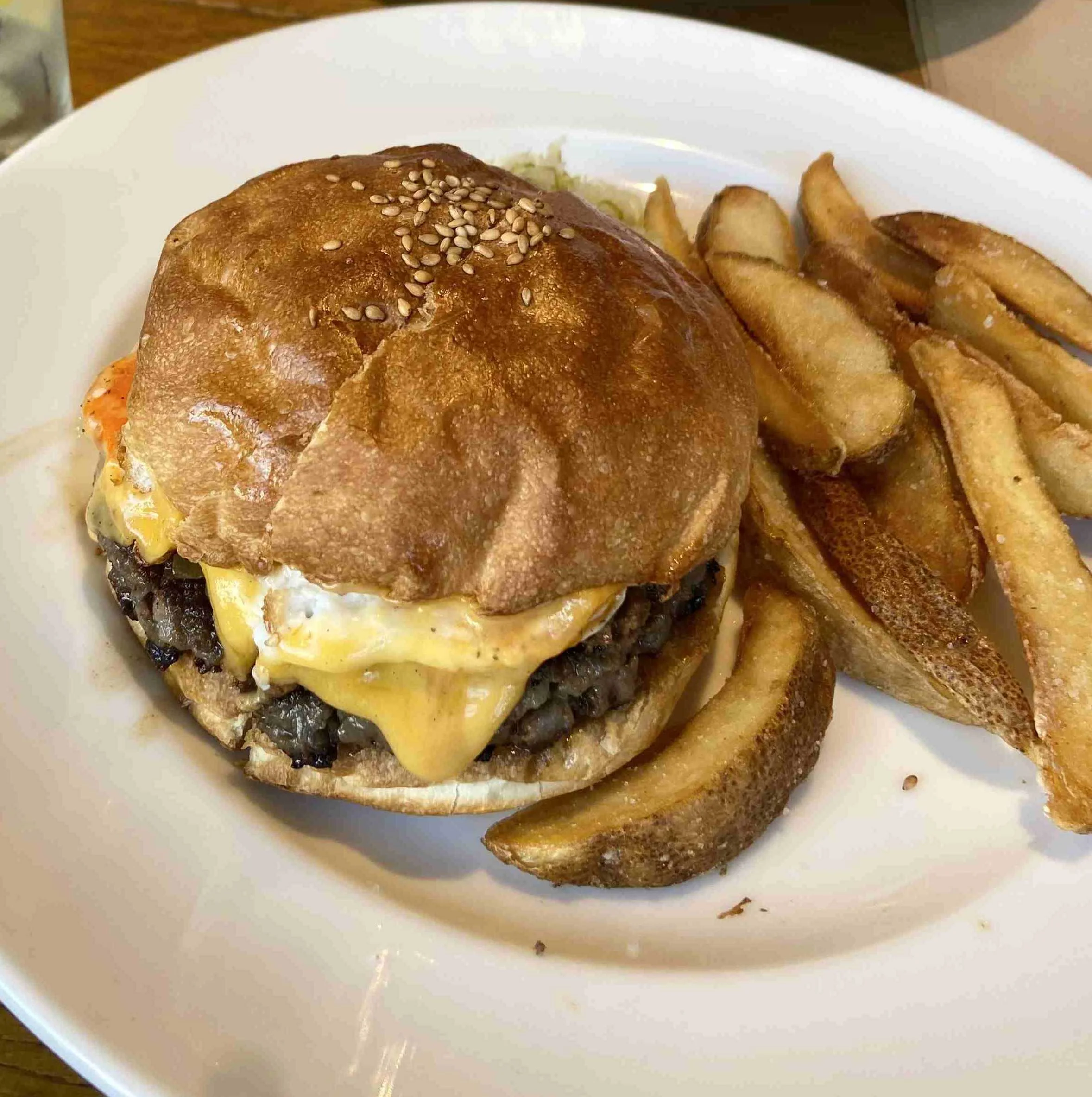 ミシュラン姉妹店【Burger POLICE】もはや肉料理な贅沢ハンバーガー