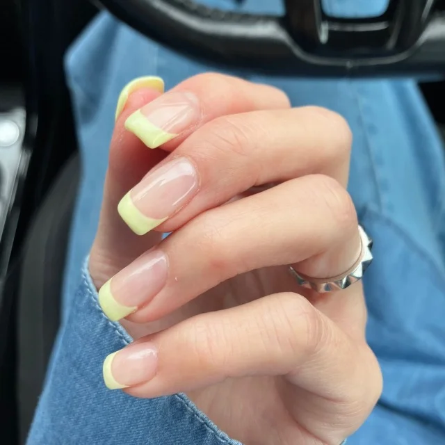 【春ネイル】デニムにも似合う！パステルイエローフレンチで春を先取り_1_3-2