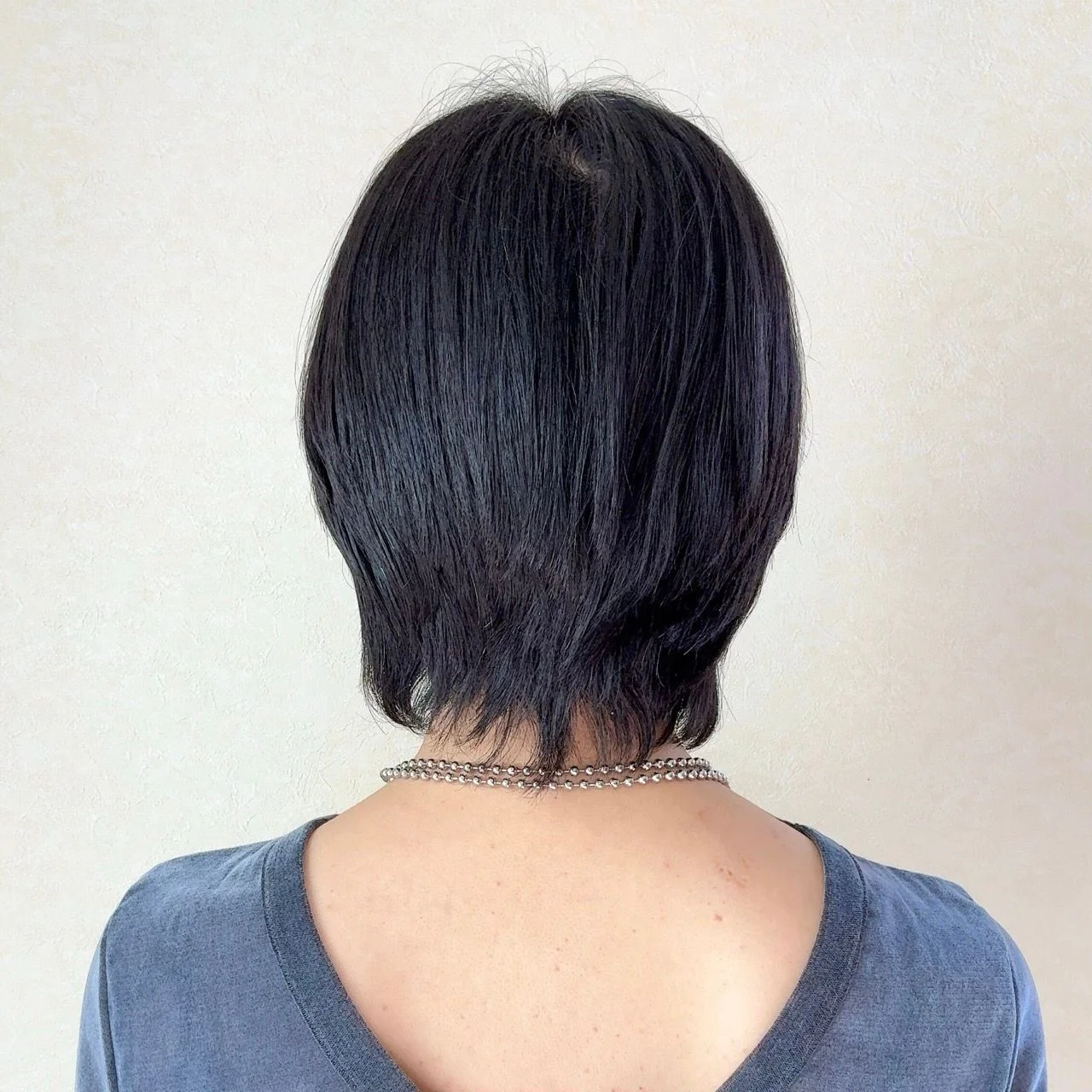 40代　ショートヘア　後ろ