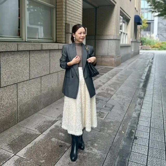 2025年秋、主役になるのは“ひとクセ”アウター。美女組の愛用品＆最旬コーデ【40代ファッション】_1_4