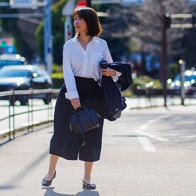 40代の白シャツ、悩まない！ 今っぽく洗練される選び方と大人フェミニンな着こなし_1_27