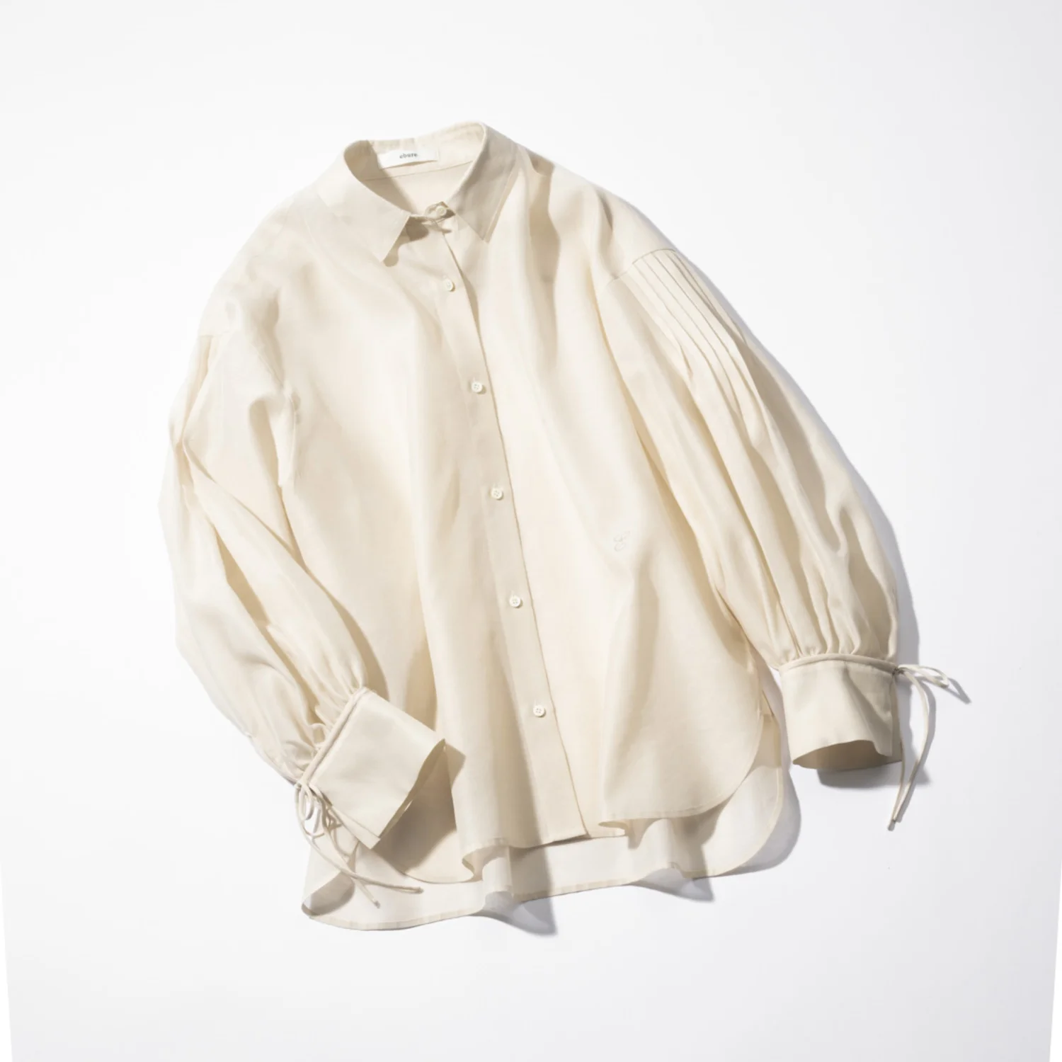 ebureのライトウールシルクシャツ