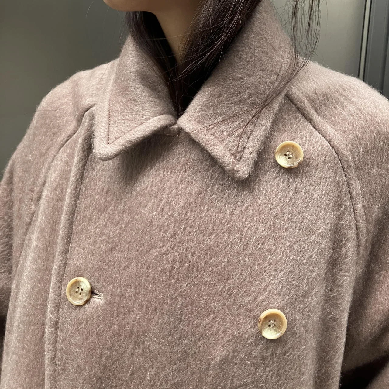 クチュール ド アダムのロングコート　前身ごろのディテール