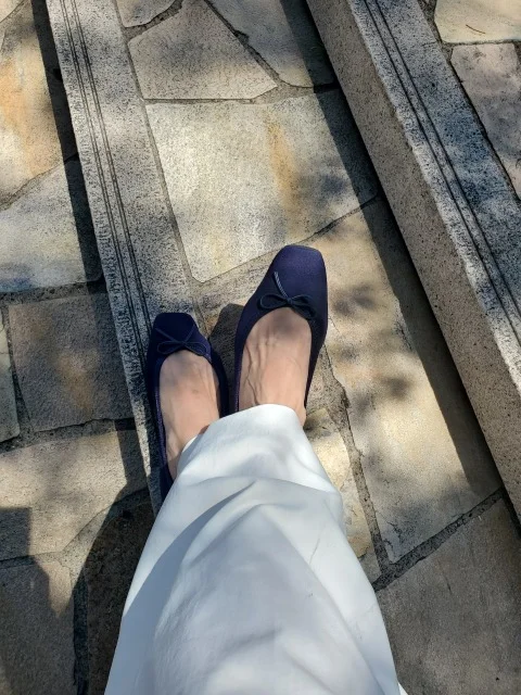 40代向けバレエシューズのきれいめコーデ【クルン東京】