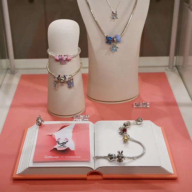 PANDORA UNLOCK LOVE パンドラ　アンロックラブ表参道 ジュエリー　ブレスレットチャーム　ムラーノガラス