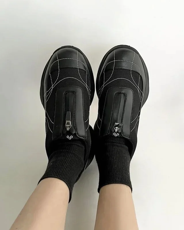 大人の足元アップデート！ 40代のきれいめコーデに合うスニーカー５選_1_16