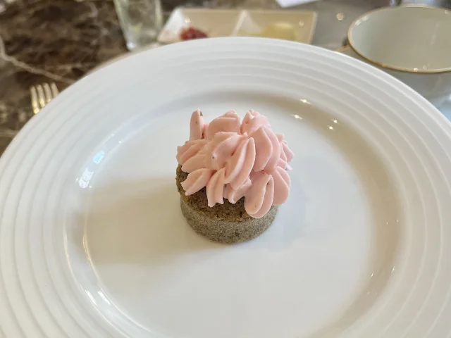 桜と紅茶のカップケーキ