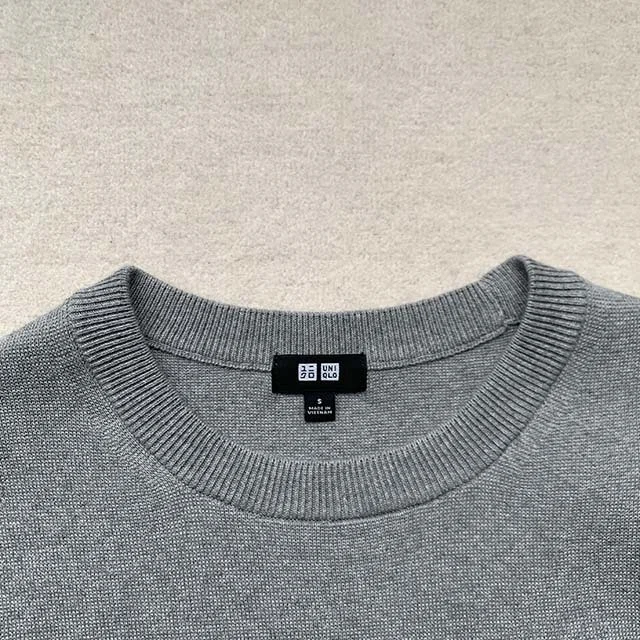 「ユニクロ」のウォッシャブル ストレッチミラノリブ クルーネックセーター（メンズ）　￥2,990