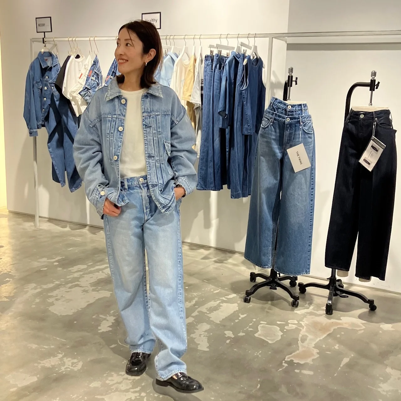 カジュアル派もきれい目派も！この春更新すべきは『デニム』【2026春夏展示会レポ】