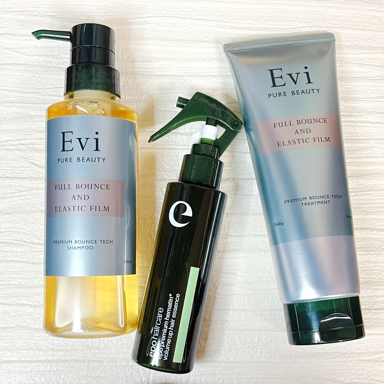 2025 新作コスメ ヘアケア おすすめ サロン専売 Evi PURE BEAUTY プレミアムバウンステックシャンプー 300mL、プレミアムバウンステックトリートメント 240g 各¥3960/株式会社エポラ シャンプーとトリートメントの間にもうひと手間、エポラが手がける別のブランド・epoのエポプレミアムヘマチン(写真中央:120mL ¥4950)をプラス。