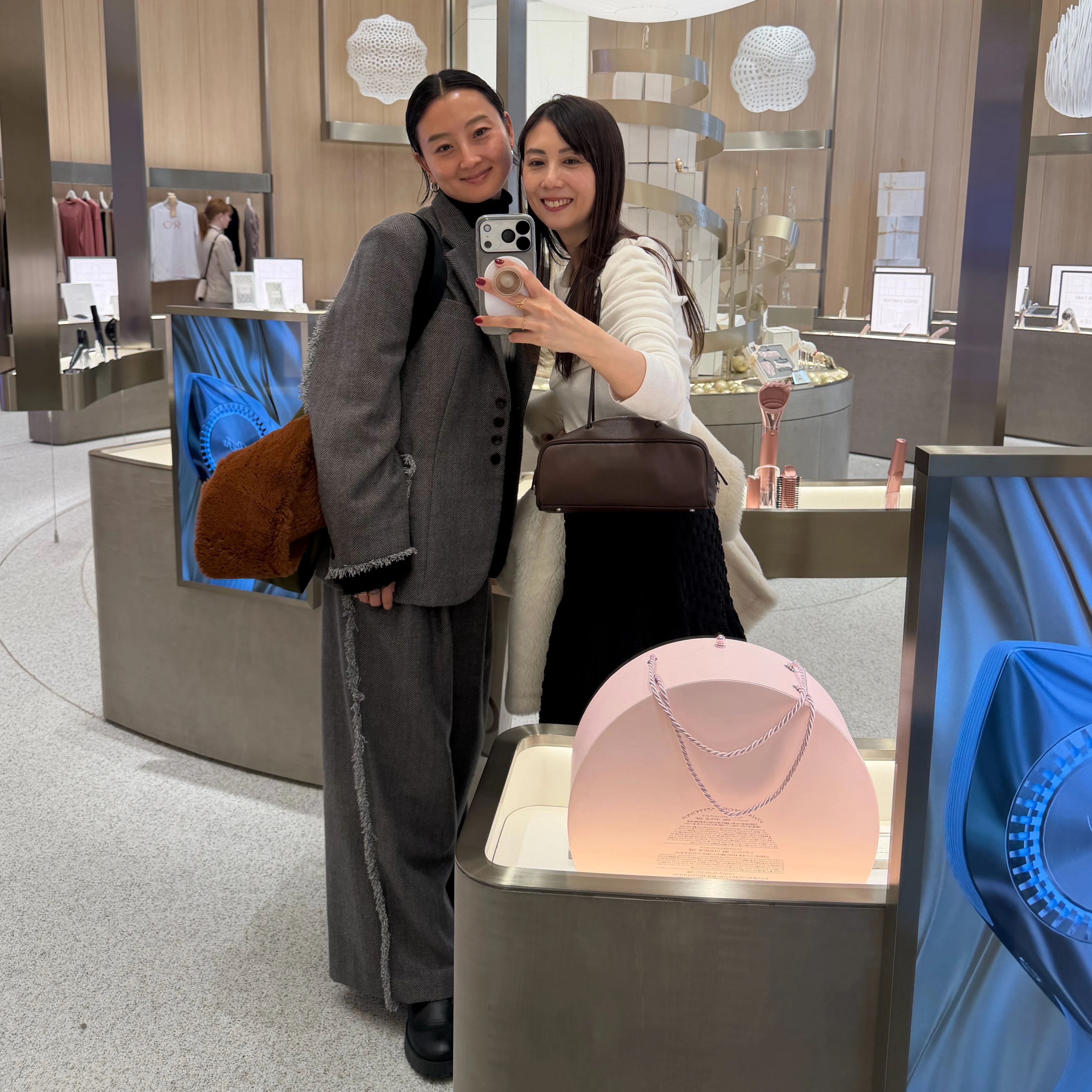 今年はホームケアに投資する！　Rifa初・EMS搭載の「リファカラットリフト」体験レポート