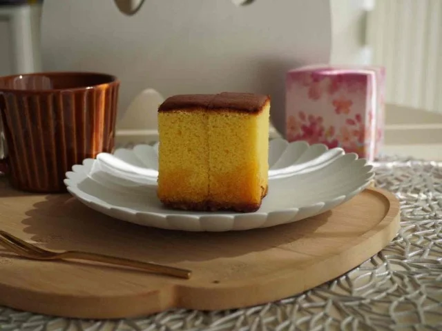 真ん中に切れ目が入っています。