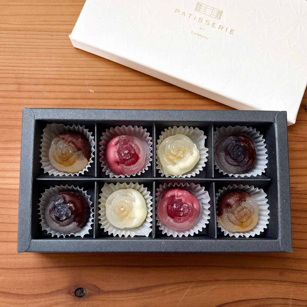 ウェスティンホテル東京の「果内水晶ショコラ」箱入り