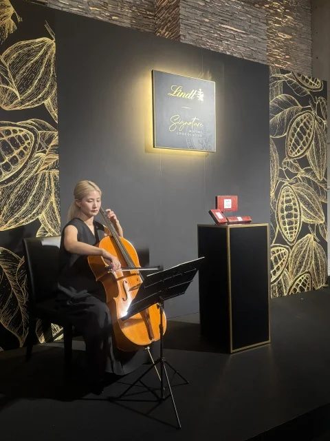 チェロの演奏まであり、優雅な時間が流れます