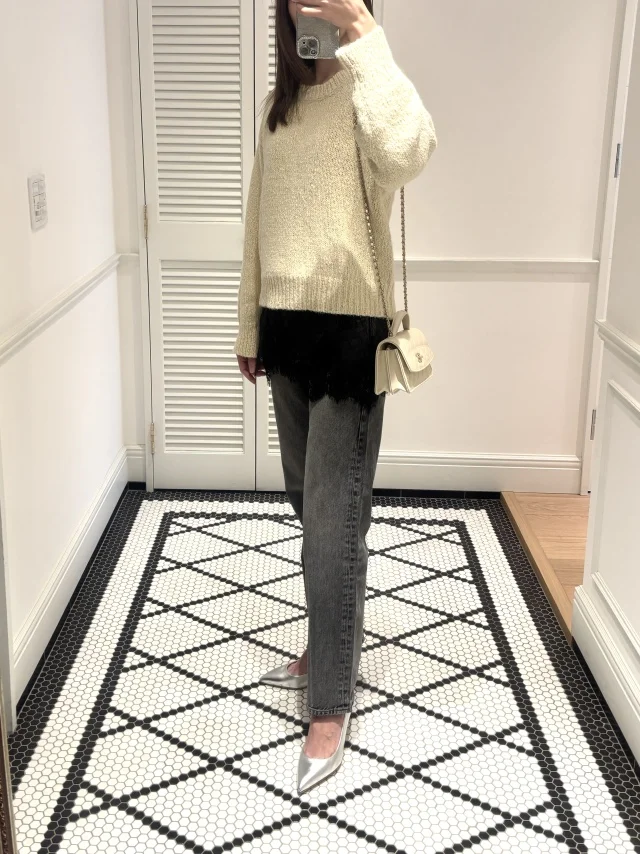 今年の春に欲しいと思っていた、ちょっとタイトなグレージーンズもゲット！