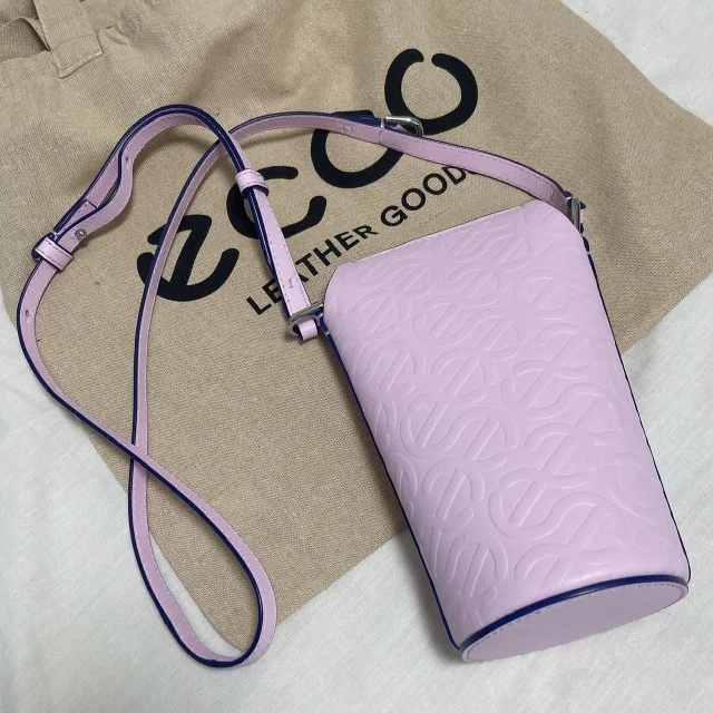 毎日持ちたいミニバッグはシンプル服に映えるECCOのPOT BAG ...