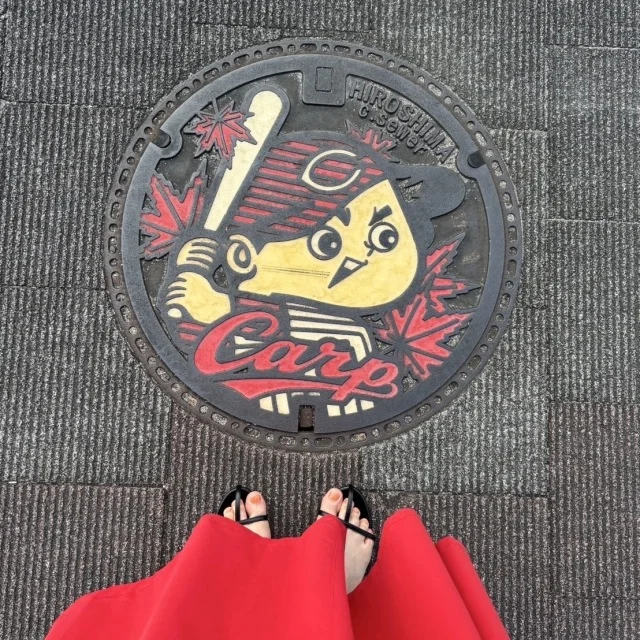 １日目の旅コーデは赤ワンピース