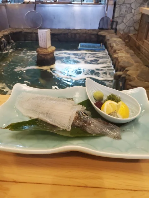 博多グルメ　イカ活造り