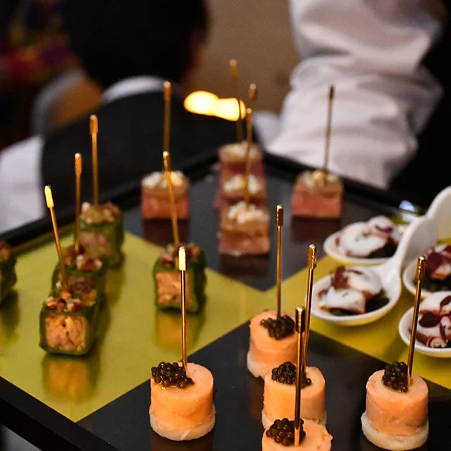 Lindt(リンツ）スイス発チョコレートブランド　プラリネ　メルティーショコラティエ　フランスのチョコレート職人　特別販売　期間限定のチョコレートギフト　手土産セレクション　パーティーのお取り寄せ