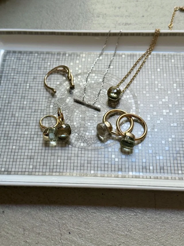 ポメラートヌードのジュエリー、春コーデに合わせたアクセサリー