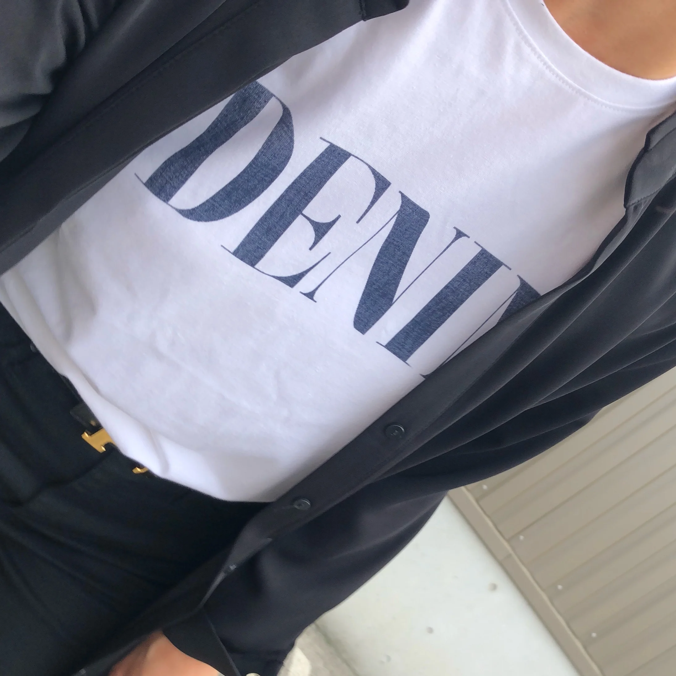 デニムなかすれのロゴTシャツ