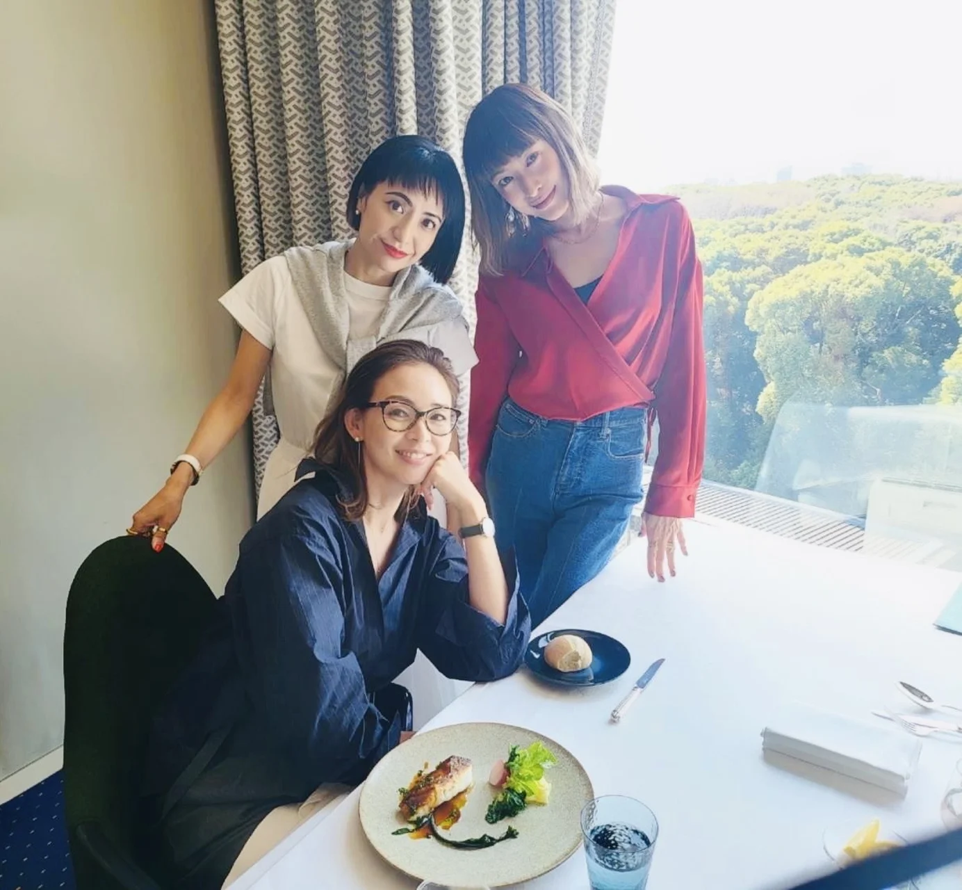 SHIHO デジカメ日記　山田優ちゃんと、The weekend hotel のディレクターの三喜本惠美ちゃんとランチ