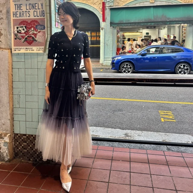 地味見え回避！40代の華やぎネイビーコーデ術_1_2