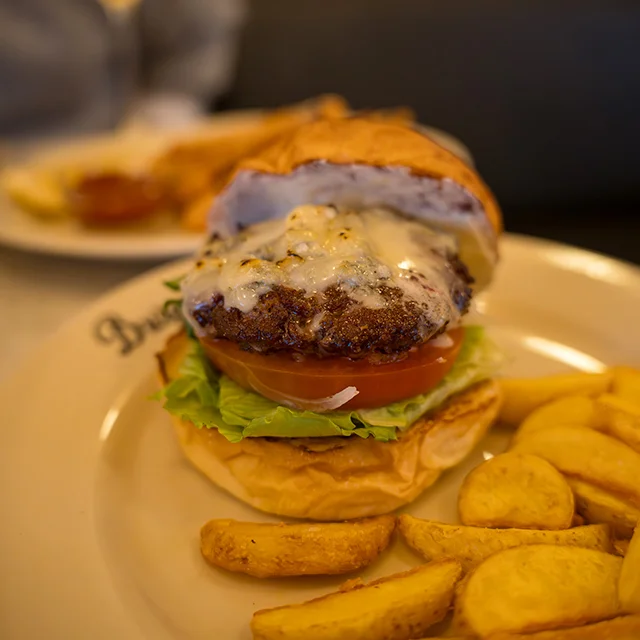 バーガーマニア　ハンバーガー店　白金高輪グルメ　女子会　ワイン　ガーリックシュリンプ